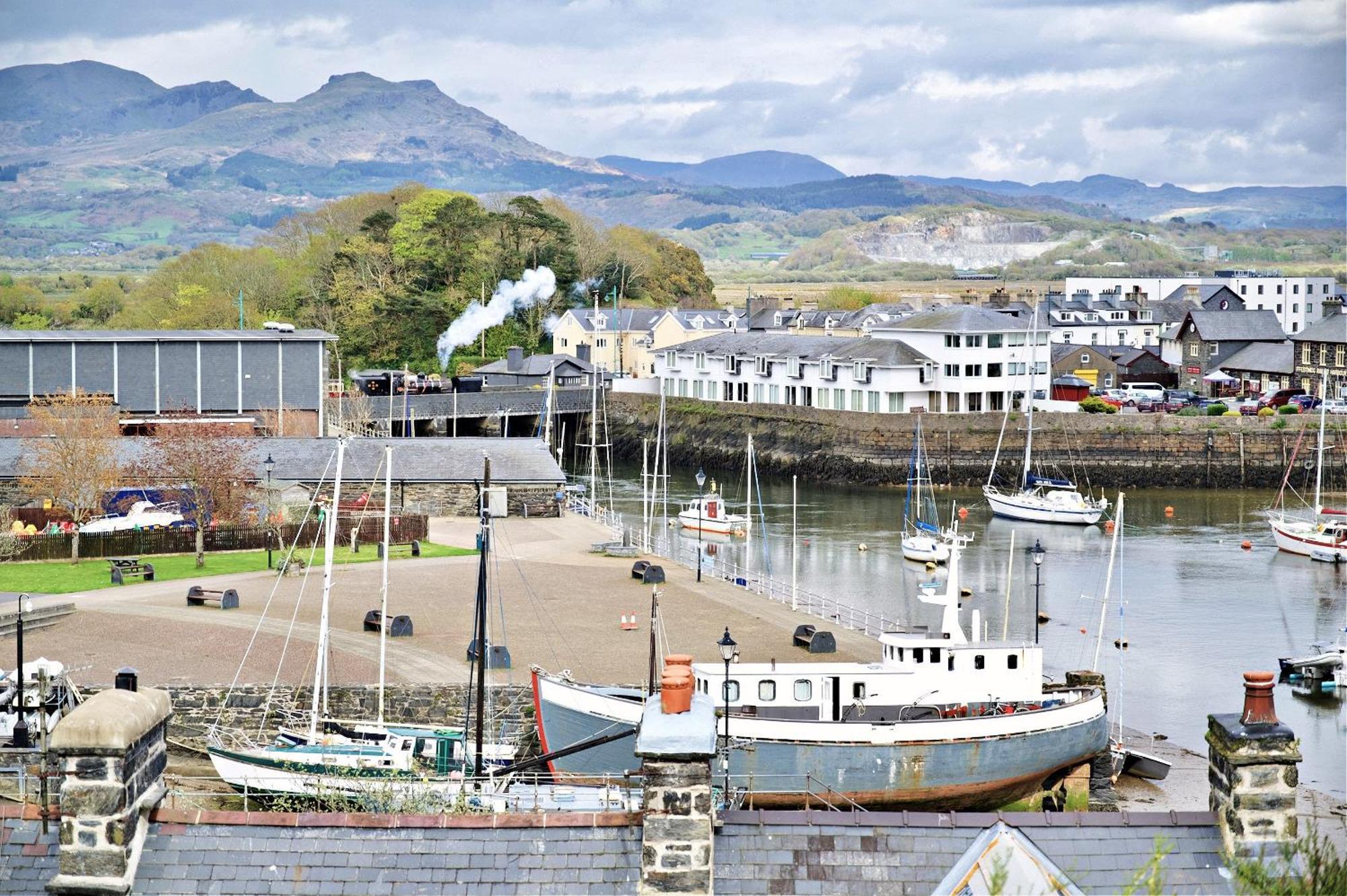 Harbour & Mountain Views, Porthmadog House, Sleeps 9, 4 Bedrooms, Two And Half Bathrooms Buitenkant foto